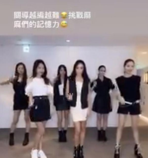 台湾顶级名媛聚会，第一千金关颖站c位抢风头，穿露脐装热辣性感