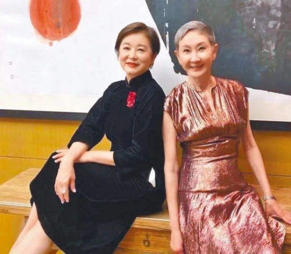 69岁施南生近况曝光，曾嫁给相恋20年徐克，如今单身生活很惬意