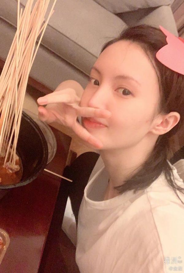 金晨误机吃串串