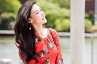 张柏芝在屋里抽烟，却遭中国作家怒怼：限你3个月戒烟，否则逐出娱乐圈