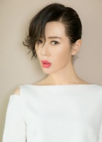 原创             她搭档吴京、黄渤走红，被评为“中国文艺片女王”，魅力何在？