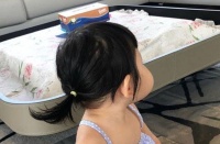 相似度爆表！超萌女娃撞脸蜡笔小新 网友大呼可爱