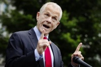 原创             纳瓦罗又胡言乱语！为了抨击福奇还拉了个清单，白宫：与我们无关