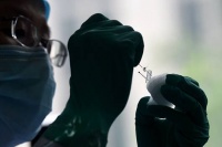 北京海关口岸里的“捕虫人”