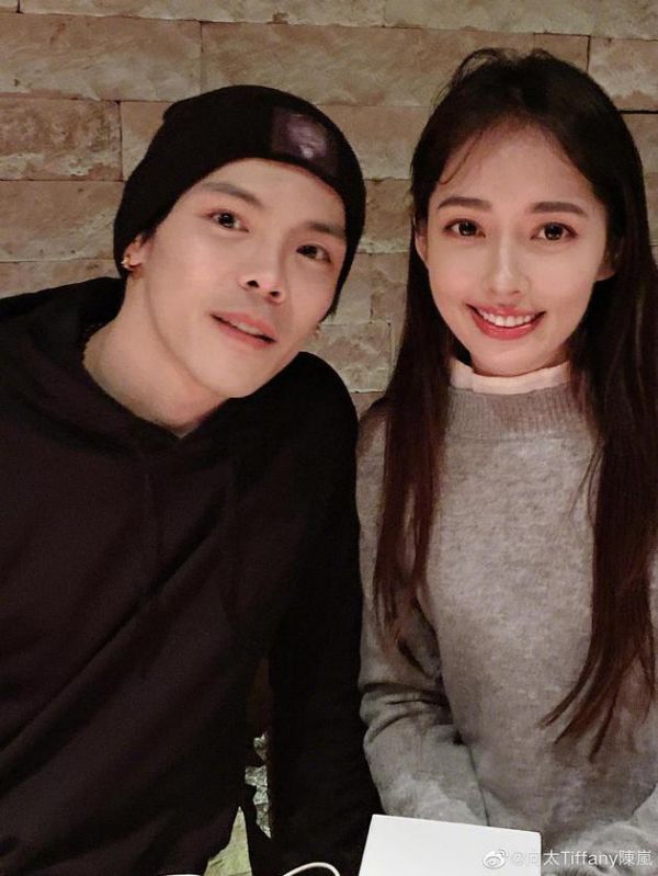 向佐郭碧婷合影