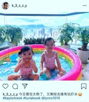 熊黛林老公晒女儿泳装 双胞胎豪宅阳台玩水超开心