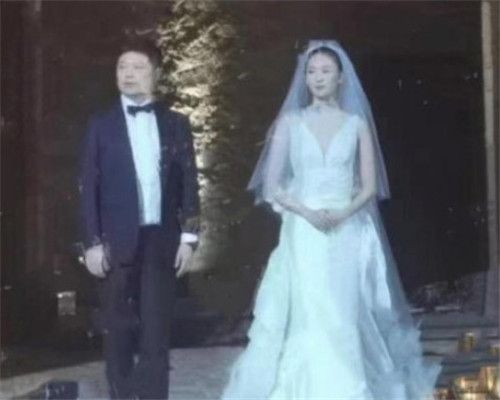 35岁童瑶演《三十而已》走红！曾被张默暴打，嫁大17岁富豪很幸福