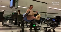 邓紫棋健身房边锻炼边唱歌 轻松飙高音毫无难度