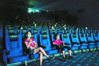 观众一句“复工愉快” 影院员工险些泪奔