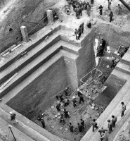 原创             马王堆汉墓考古现场照：开棺遭围堵，还挖出一“活粽子”