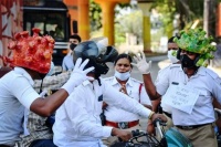 原创             五十步笑百步！印度官员嫌弃美国抗疫工作：我们不会看着民众受苦