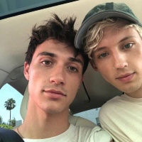 曝戳爷与男友结束四年恋情 两人社交网站停止互动