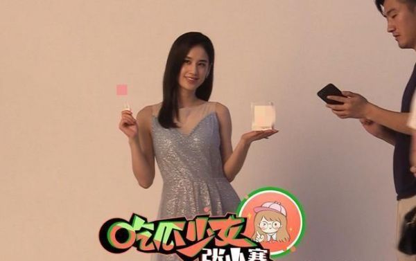 黄圣依工作到深夜毫无怨气，配合拍摄超敬业，老公杨子全程陪伴