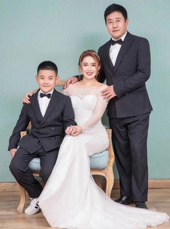 “王长贵”小19岁娇妻罕露面，晒气派豪宅名牌包抢镜，婚后狂捞金