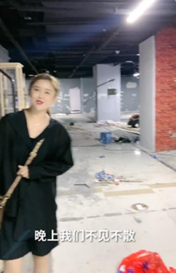 “王长贵”小19岁娇妻罕露面，晒气派豪宅名牌包抢镜，婚后狂捞金