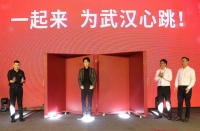 朱一龙蜡像来汉，走近有“心跳”