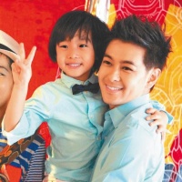 林志颖抓包Kimi上课溜号 边上网课边看影片