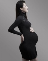 周丽淇首秀孕肚照 坦言怀孕时充满未知又非常期待