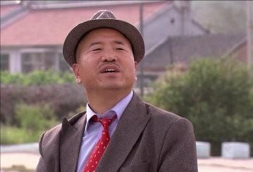 离了赵本山不行？《乡爱》王小利被换后，与妻子商演捞金显寒酸