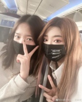 李紫婷与孟美岐乘同班机 晒合照称“好像很久没见”