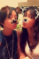 木村光希分享和妈妈三年前合照 短发背心清爽帅气