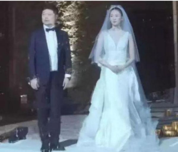 《三十而已》童谣自曝演戏哭到胃痉挛，嫁52岁富商老公还这么拼？