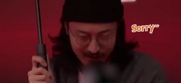 知名男星揭朱丹黑历史，惹周一围护妻！直接用拳头锤其胸口