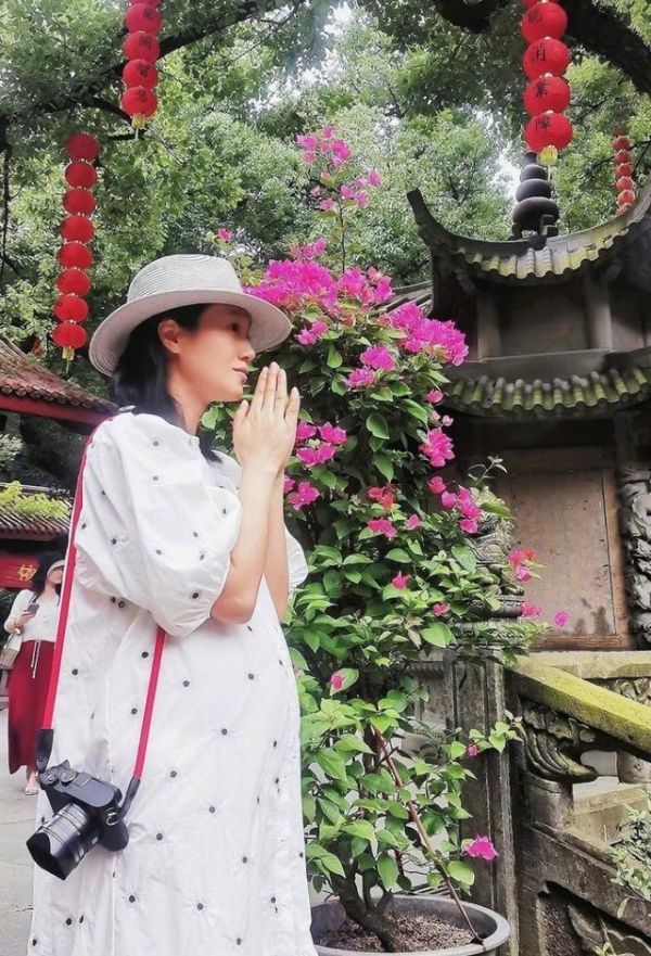知名男星揭朱丹黑历史，惹周一围护妻！直接用拳头锤其胸口