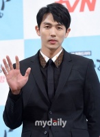 警方回应任瑟雍车祸致人死亡 行人横穿马路酿悲剧