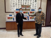 驻加纳使馆向加纳大阿克拉省转交福建省援助的抗疫物资