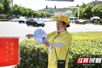 “秋老虎”来了，马路上的他们正经受“烤”验