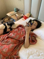 万茜首次回应骨折细节 称每天都在复健