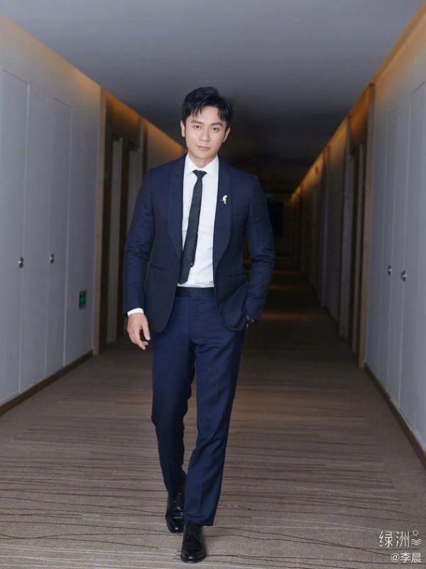 李晨