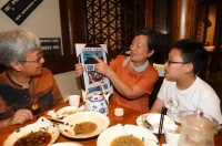 宁波镇海艺术家把农民画送上“文明餐桌”