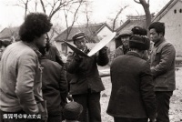 山东农妇祖传一宝贝，全球仅3件，10根金条买入，专家给300元收走