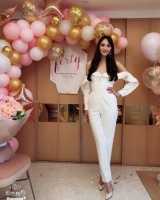 吴佩慈富商男友传财务危机 曝豪宅被“三度抵押”