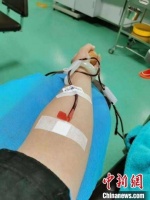 战“疫”一线 “白衣天使”接力献血救助生命