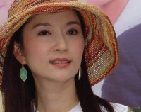 她被称为“最美林黛玉”，只谈过一次恋爱，如今54岁却还是单身