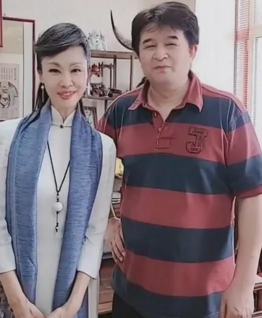 毕福剑现身于文华直播间