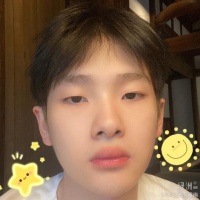 周震南绿洲晒自拍承认胖了：玩手机一坨肉卡下巴