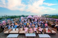 餐饮业联手影业，必胜客中国与第十届北京国际电影节首次跨界合作，举行露天展映活动