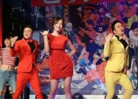 《小苹果》MV女主角宣布结婚 筷子兄弟发文送祝福