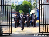 监狱警察真伟大，疫情下的监狱一片祥和，犯人生活也有了坚实保障
