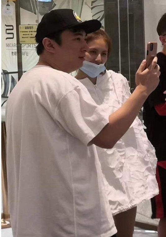 王思聪与前女友甜仇