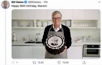 比尔·盖茨做蛋糕为巴菲特90岁庆生：他像一年级学生一样吃饭