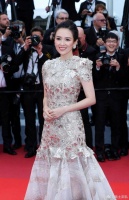 Angelababy回复章子怡：谢谢喜欢 我还需要努力