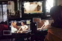 《有翡》新路透王一博裸上身沐浴 身材成关注焦点