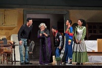 英达“晒”的“葡萄干”摆上人艺舞台