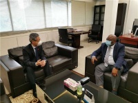 赴几内亚中国抗疫医疗专家组与几卫生部交流经验