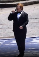 韩红减肥成功！身材瘦到完全撑不住衣服，网友直呼模样大变认不出